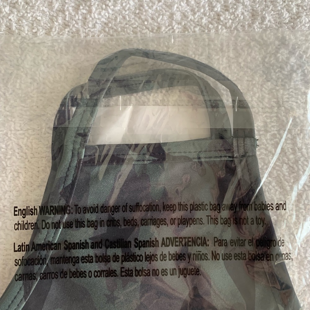 Fabletics Adult Face Mask - Picture 6 of 9